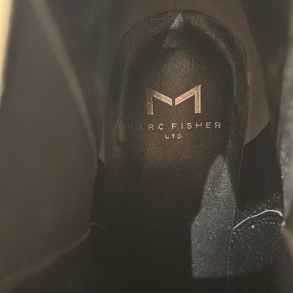 Size 6 Marc Fisher grey snake skin booties - Picture 6 of 6